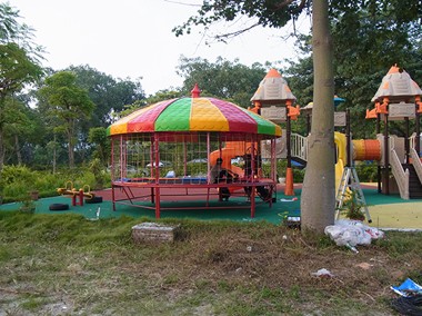 大丘園景區(qū)兒童蹦床