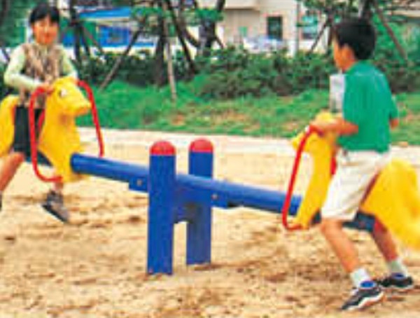 兒童蹺蹺板